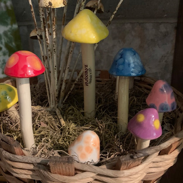 CERAMIC GARDEN SHROOM